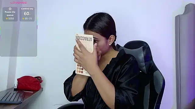 Miaa Rosse online show from November 2025 12:06:01 PM