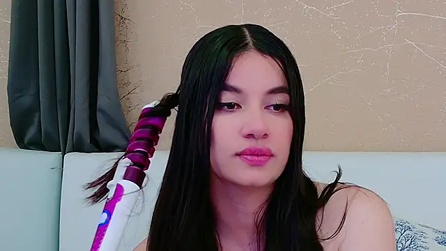 Snapshot of MiaDunoff chatting on April 2026 10:00:02 PM MiaDunoff online show from April 2026 10:00:02 PM