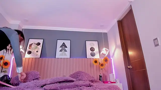 Nina Ford online show from April 2026 03:17:01 AM