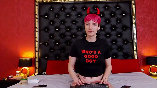 Luna Devil  online show from February 2026 08:37:02 PM