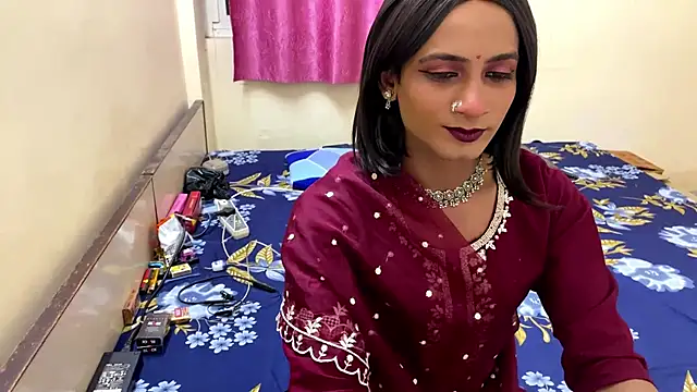 LuvLayla online show from November 2025 05:56:01 PM