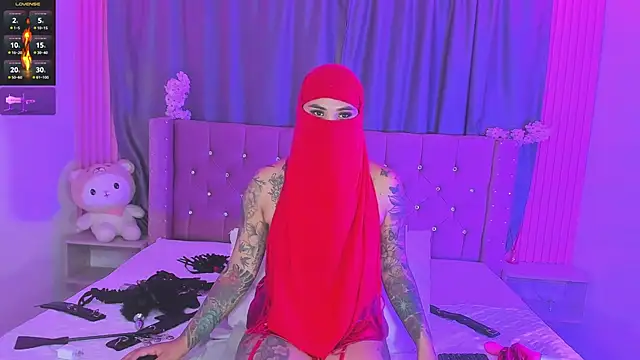 Snapshot of Nayla-Mouna chatting on June 2026 07:43:01 AM Nayla-Mouna online show from June 2026 07:43:01 AM