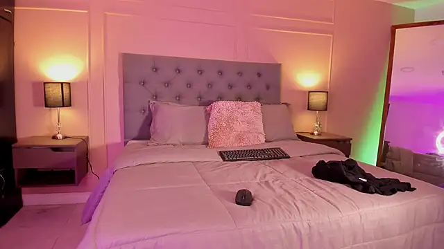 ALICESANDOVAL online show from September 2025 11:15:02 AM