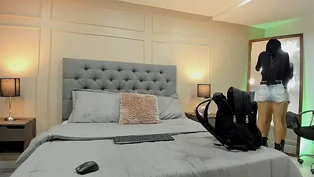 ALICESANDOVAL online show from September 2025 11:26:01 AM