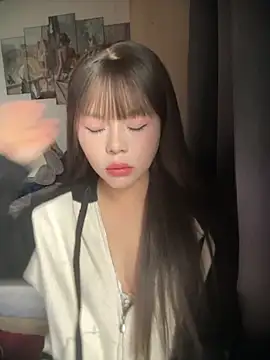 Snapshot of SarahBeii chatting on October 2025 03:03:02 AM SarahBeii online show from October 2025 03:03:02 AM