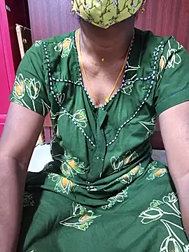 Snapshot of umashreetamil chatting on June 2026 06:03:02 AM umashreetamil online show from June 2026 06:03:02 AM
