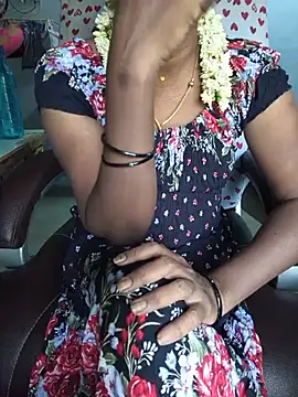 Snapshot of umashreetamil chatting on June 2026 08:13:02 AM umashreetamil online show from June 2026 08:13:02 AM