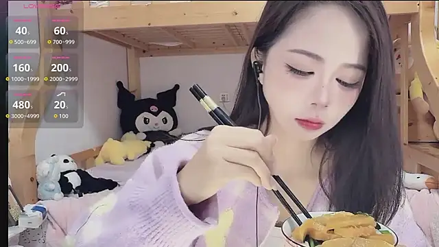 Snapshot of Sue101010 chatting on November 2025 01:10:02 PM Sue101010 online show from November 2025 01:10:02 PM