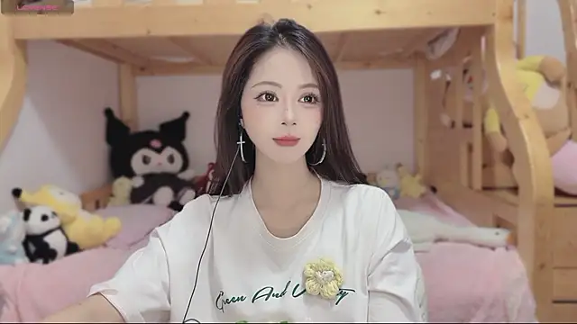 Snapshot of Sue101010 chatting on November 2025 11:21:02 AM Sue101010 online show from November 2025 11:21:02 AM