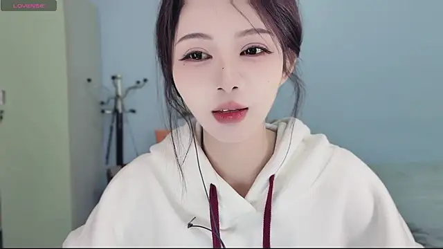 Snapshot of Sue101010 chatting on November 2025 07:01:02 PM Sue101010 online show from November 2025 07:01:02 PM