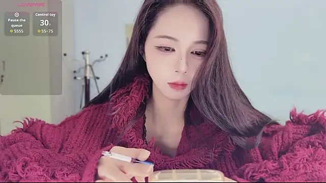 Snapshot of Sue101010 chatting on November 2025 05:46:02 PM Sue101010 online show from November 2025 05:46:02 PM