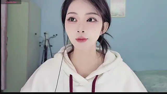 Snapshot of Sue101010 chatting on November 2025 04:18:01 PM Sue101010 online show from November 2025 04:18:01 PM