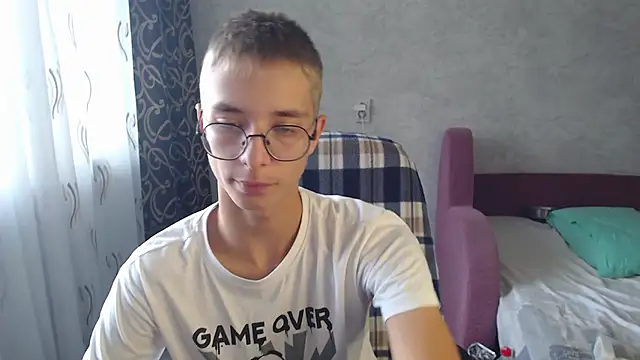 Snapshot of glasses_cat chatting on September 2025 09:43:02 AM glasses cat online show from September 2025 09:43:02 AM