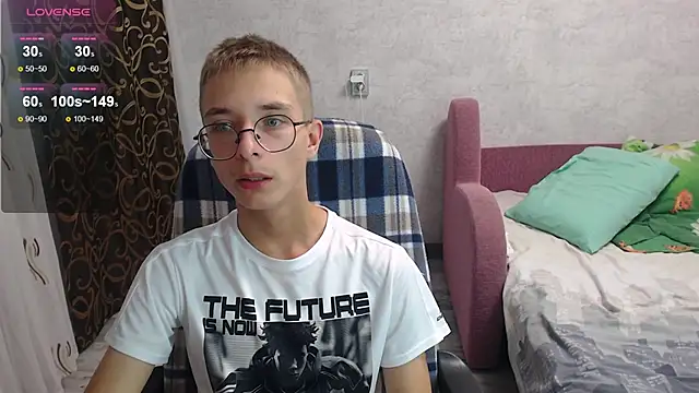 Snapshot of glasses_cat chatting on September 2025 05:14:01 PM glasses cat online show from September 2025 05:14:01 PM