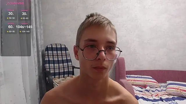 Snapshot of glasses_cat chatting on October 2025 03:22:01 PM glasses cat online show from October 2025 03:22:01 PM