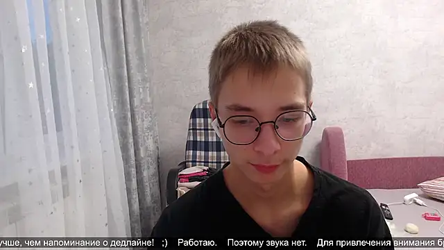 Snapshot of glasses_cat chatting on October 2025 04:45:02 AM glasses cat online show from October 2025 04:45:02 AM