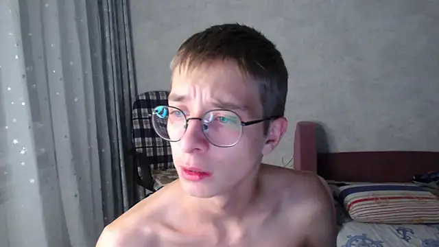 Snapshot of glasses_cat chatting on October 2025 09:30:01 PM glasses cat online show from October 2025 09:30:01 PM