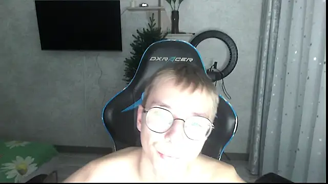 Snapshot of glasses_cat chatting on January 2026 09:38:02 PM glasses cat online show from January 2026 09:38:02 PM