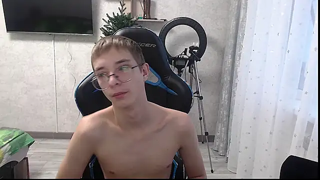 Snapshot of glasses_cat chatting on January 2026 06:51:02 AM glasses cat online show from January 2026 06:51:02 AM