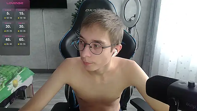 Snapshot of glasses_cat chatting on January 2026 09:26:02 AM glasses cat online show from January 2026 09:26:02 AM