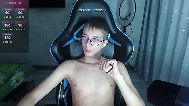 Snapshot of glasses_cat chatting on January 2026 04:11:02 PM glasses cat online show from January 2026 04:11:02 PM