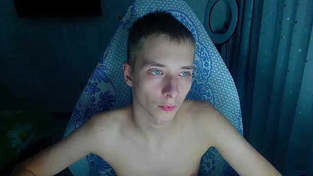 Snapshot of glasses_cat chatting on February 2026 09:52:01 PM glasses cat online show from February 2026 09:52:01 PM