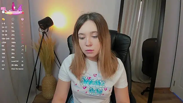 Lina Glow online show from October 2025 06:37:01 AM