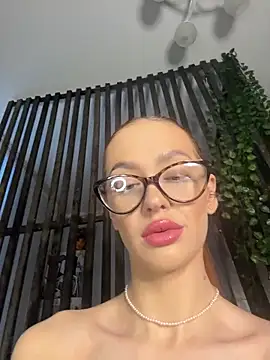 LittleFox    online show from February 2026 07:23:01 AM