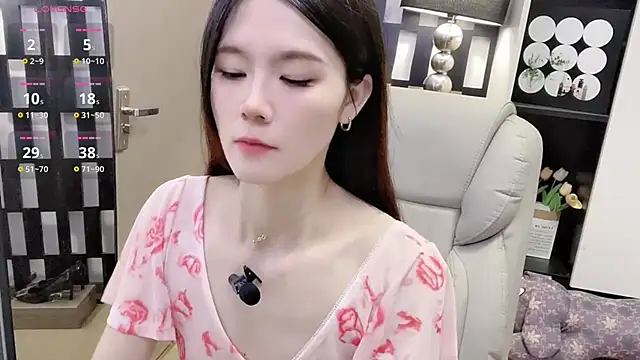 Snapshot of Yueyue-MM chatting on December 2025 02:48:01 PM Yueyue-MM online show from December 2025 02:48:01 PM