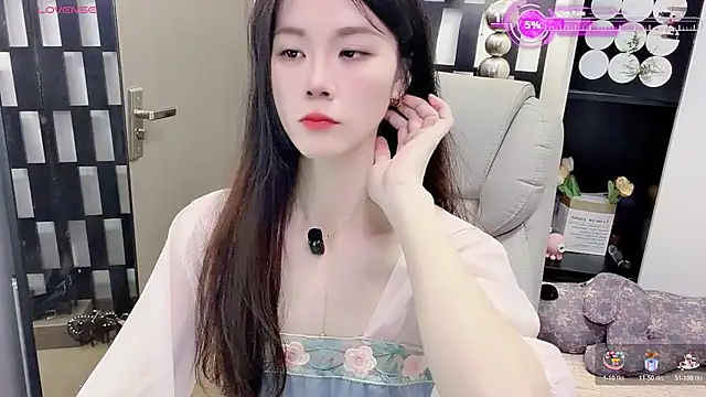 Snapshot of Yueyue-MM chatting on June 2026 01:50:02 AM Yueyue-MM online show from June 2026 01:50:02 AM