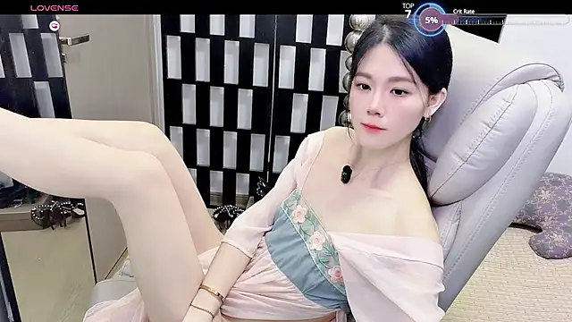 Snapshot of Yueyue-MM chatting on July 2026 02:05:17 AM Yueyue-MM online show from July 2026 02:05:17 AM