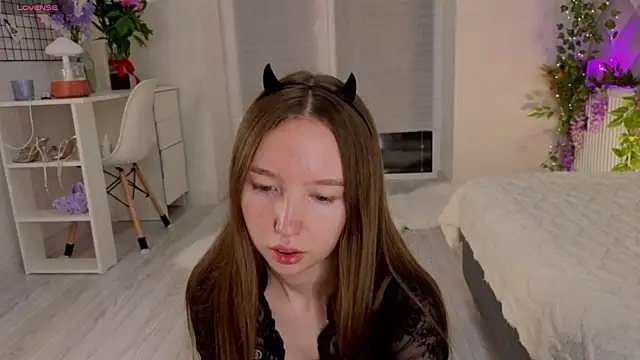 ElfredaTupy online show from June 2026 07:09:02 PM