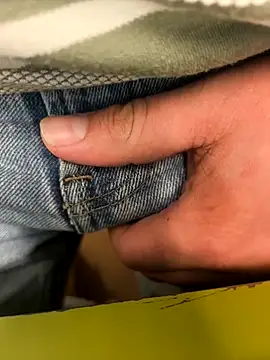 Snapshot of Normalludo0202 chatting on April 2026 12:04:01 PM Normalludo0202 online show from April 2026 12:04:01 PM