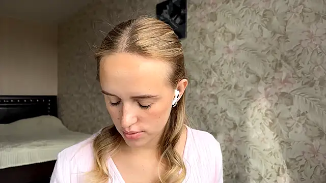 ElisabetLorney online show from September 2025 08:38:01 AM