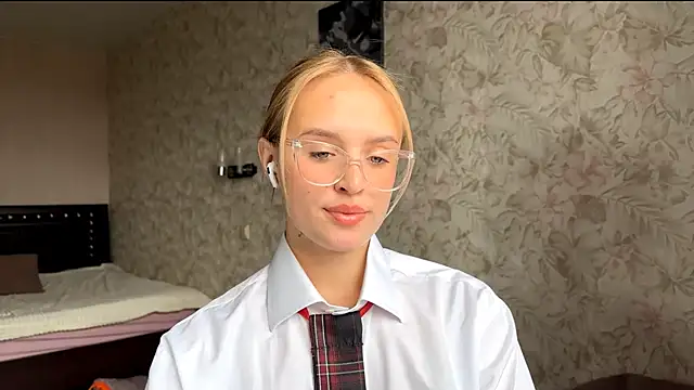 ElisabetLorney online show from September 2025 08:08:01 AM