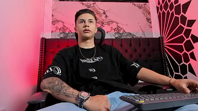 liaamsmiith  online show from February 2026 12:26:01 PM