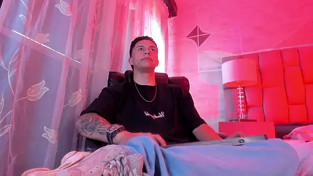 liaamsmiith  online show from March 2026 12:29:01 PM