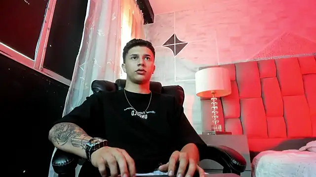 liaamsmiith  online show from March 2026 12:22:01 PM