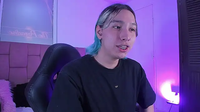 Snapshot of AngelFlexxx chatting on April 2026 07:38:02 PM AngelFlexxx online show from April 2026 07:38:02 PM