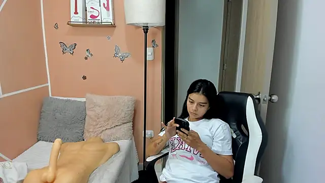 valerihouse online show from February 2025 11:42:01 PM