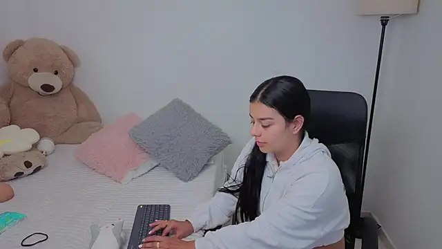 valerihouse online show from November 2025 12:54:01 AM