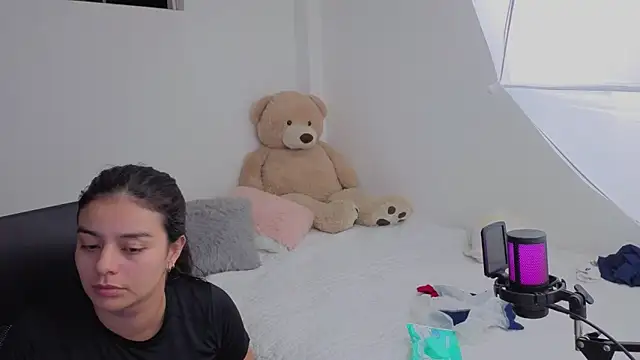 valerihouse online show from January 2026 12:49:02 AM