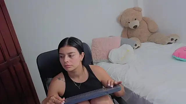 Snapshot of valerihouse chatting on March 2026 12:58:02 AM valerihouse online show from March 2026 12:58:02 AM