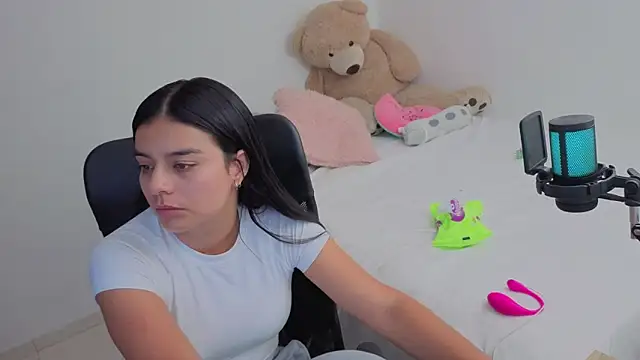 Snapshot of valerihouse chatting on March 2026 12:38:01 AM valerihouse online show from March 2026 12:38:01 AM