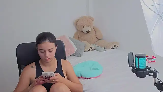 Snapshot of valerihouse chatting on April 2026 02:12:02 AM valerihouse online show from April 2026 02:12:02 AM