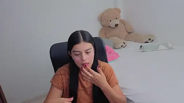 Snapshot of valerihouse chatting on April 2026 01:27:01 AM valerihouse online show from April 2026 01:27:01 AM