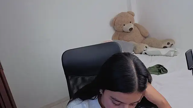 Snapshot of valerihouse chatting on April 2026 01:12:02 AM valerihouse online show from April 2026 01:12:02 AM