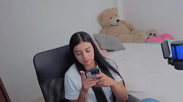 Snapshot of valerihouse chatting on April 2026 01:52:02 AM valerihouse online show from April 2026 01:52:02 AM