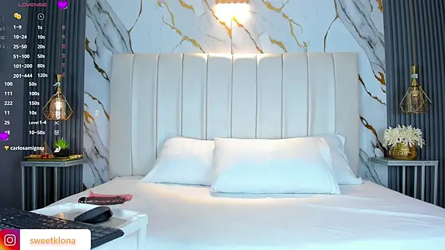 AariaLove online show from November 2025 05:56:01 PM