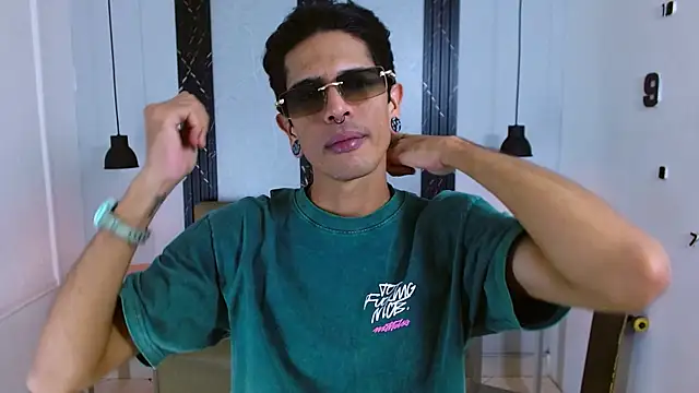 Franvill Trato online show from November 2025 07:57:01 PM